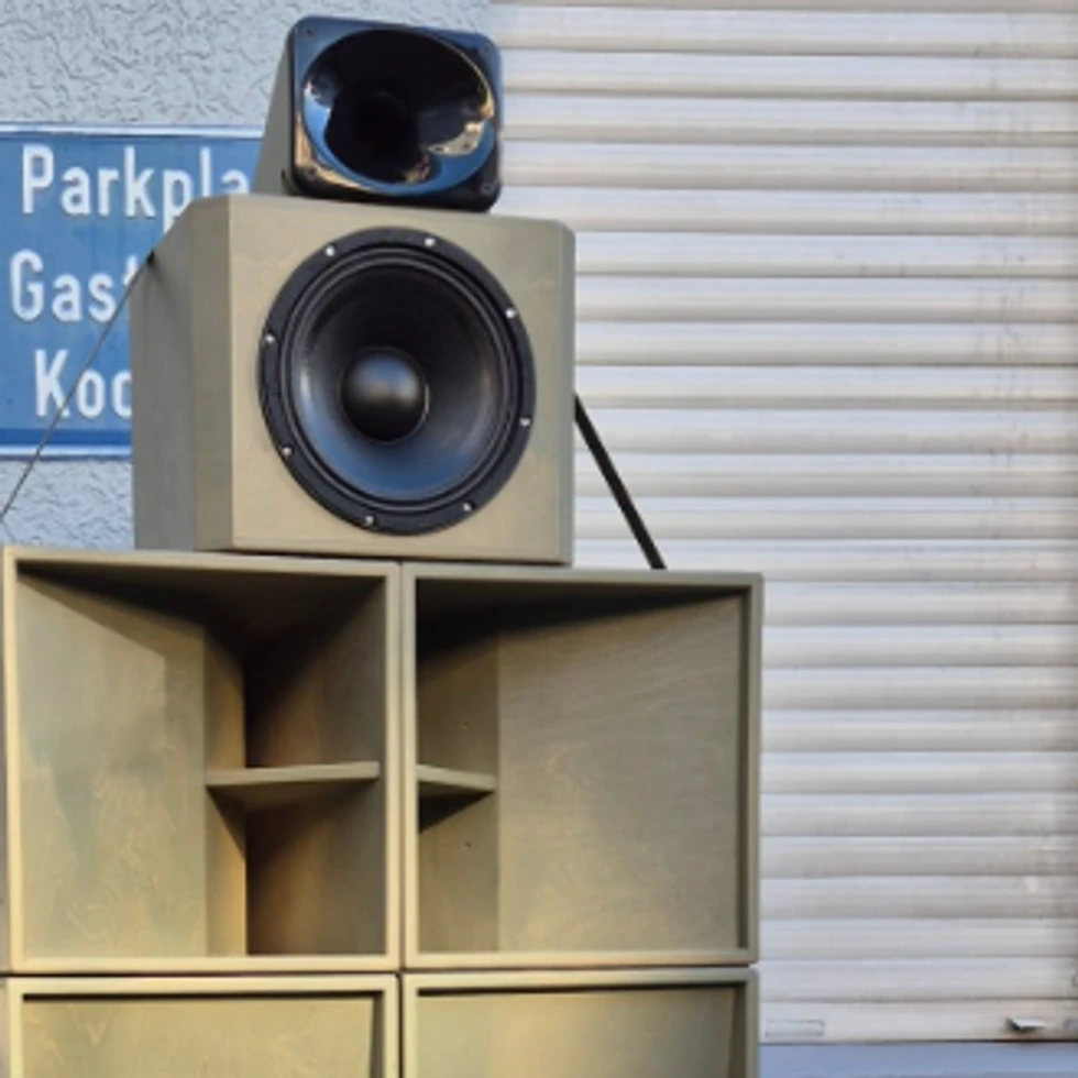 AVA horn and top module